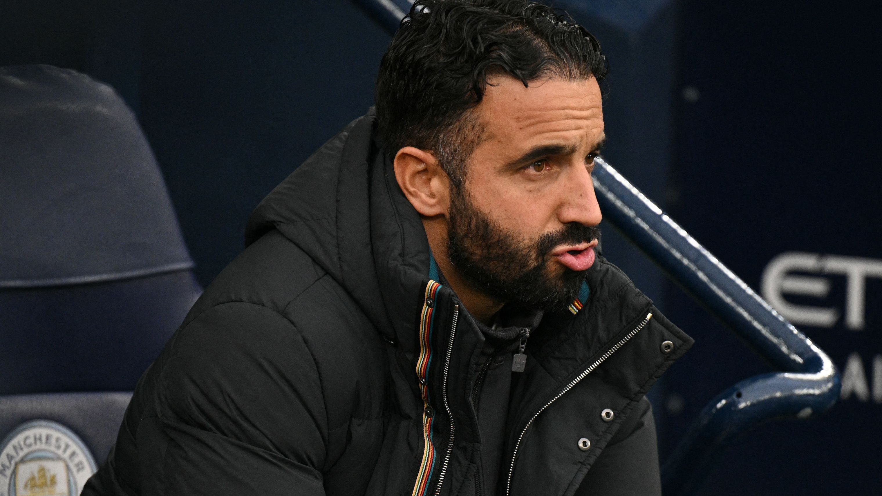 موقف مانشستر يونايتد من مستقبل روبن أموريم: رؤى وسط أسوأ بداية في الدوري الإنجليزي الممتاز منذ 33 عامًا والدفاع عن تكتيكات الدفاع الخماسي