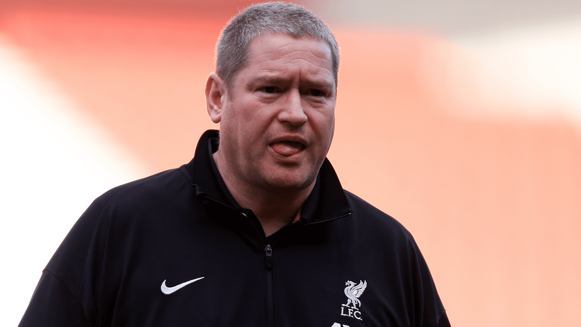ليفربول يؤكد وفاة مدربه السابق مات بيرد عن عمر يناهز 47 عامًا