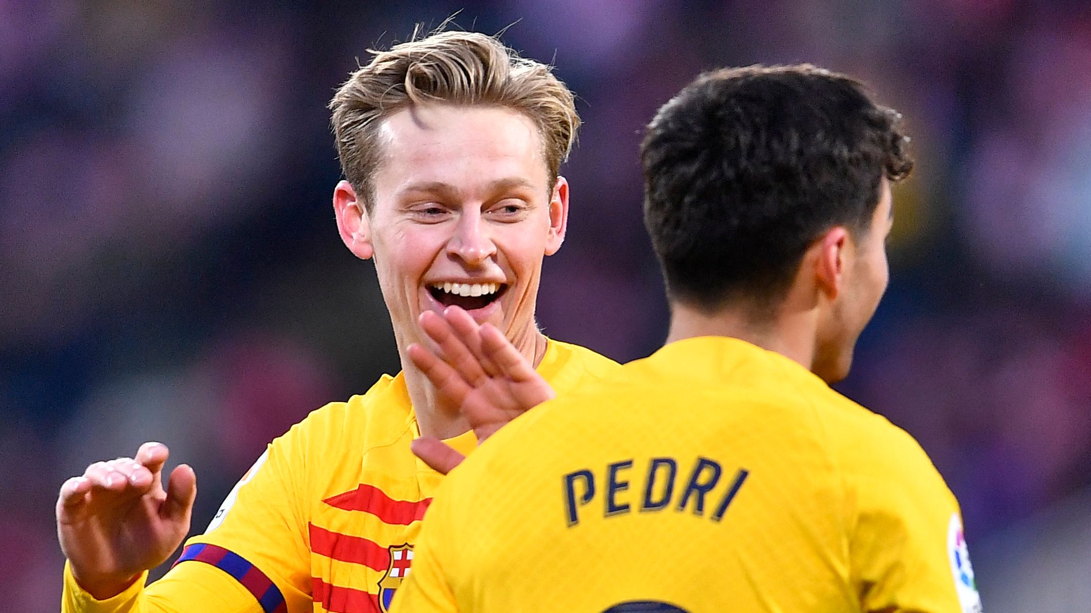 جاك جريليش يشيد ببيدري وفرينكي دي يونج، بينما اختار بول سكولز لاعب الوسط الإسباني كلاعبه المفضل الجديد بعد الأداء المهيمن لبرشلونة ضد نيوكاسل