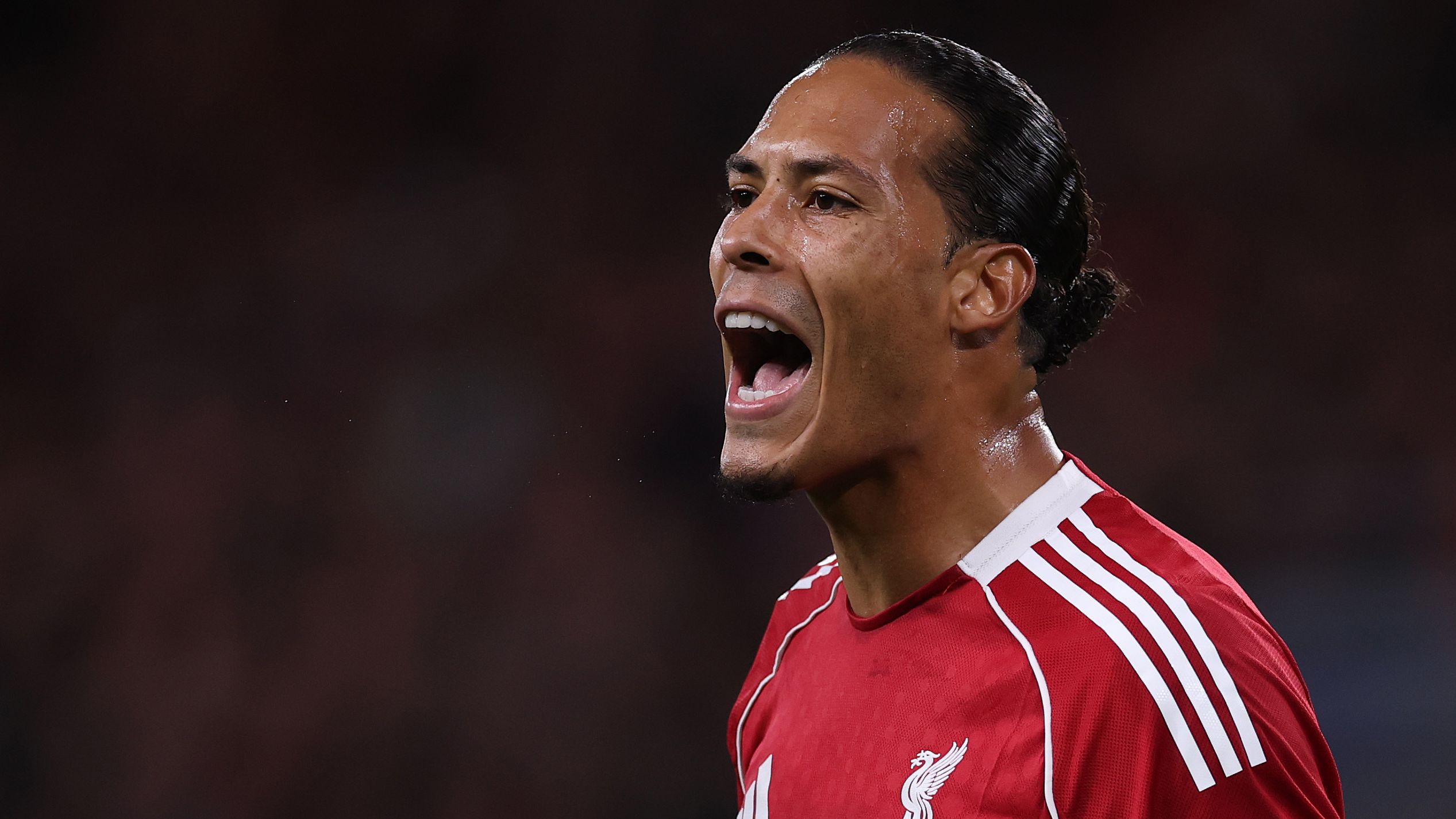 ماركوس يورينتي يأسف لهزيمة أتلتيكو مدريد المخيبة للآمال، بينما يوجه فيرجيل فان ديك، مدافع ليفربول، الضربة الحاسمة